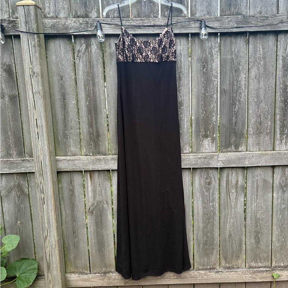 Vintage Elegant Black Lace Evening Gown